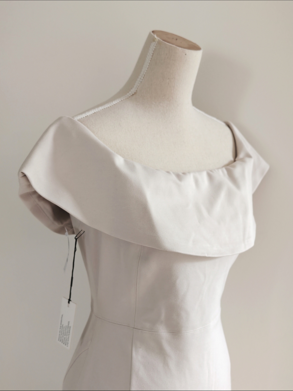 NWT Babaton Off Shoulder Sheath Midi Dress Aritzia - Picture 11 of 16